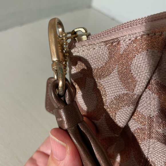 Coach wristlet - Picture 4 of 5